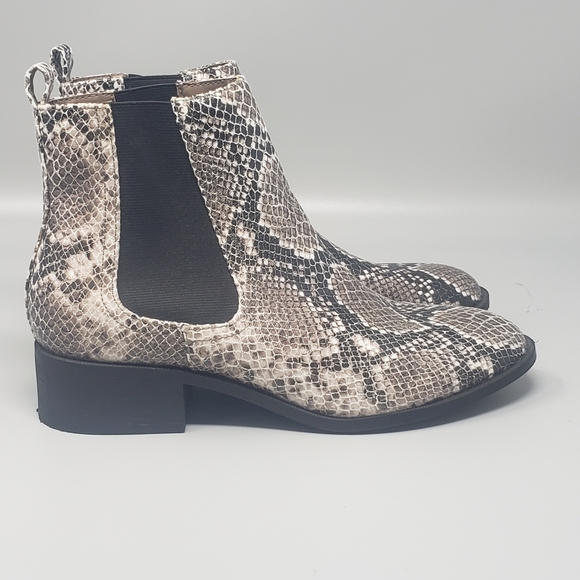Forever 21 Chelsea Ankle Boots - Picture 3 of 9